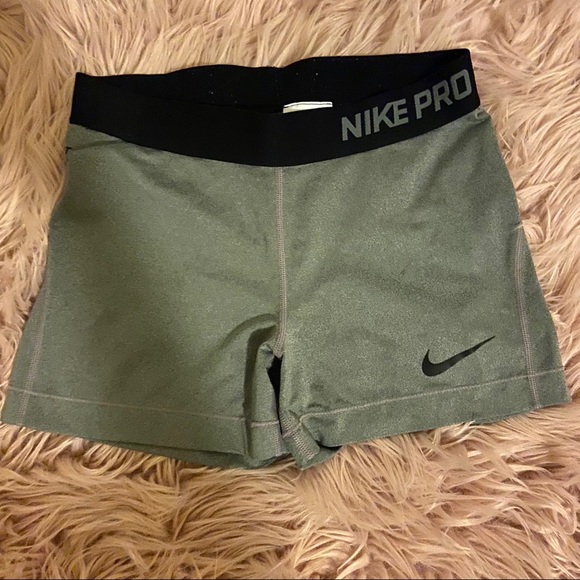 nike pro shorts m